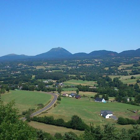 Lilas, Gite Saint Antoine, Orcival, Entre Sancy Et Volcans. Kültér fotó